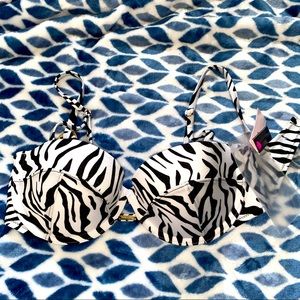 NWT Victoria’s Secret bikini top